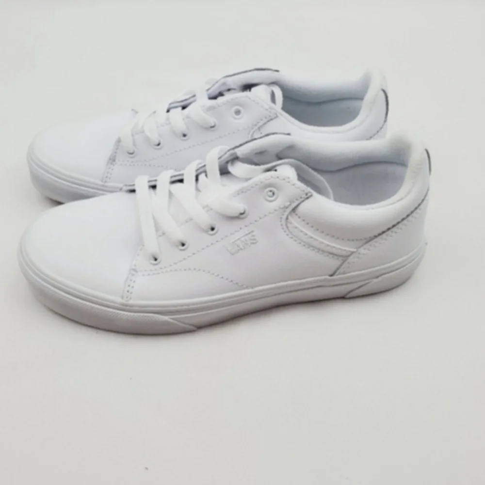 Vans Seldan white Leather lace up youth sneakers